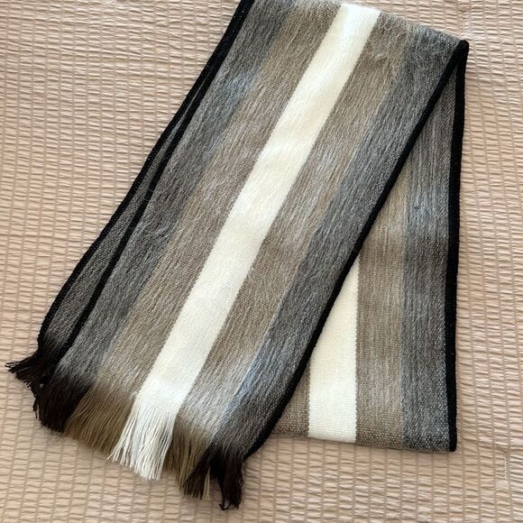 Beautiful alpaca scarf from Ecuador so soft and warm! - Picture 6 of 12